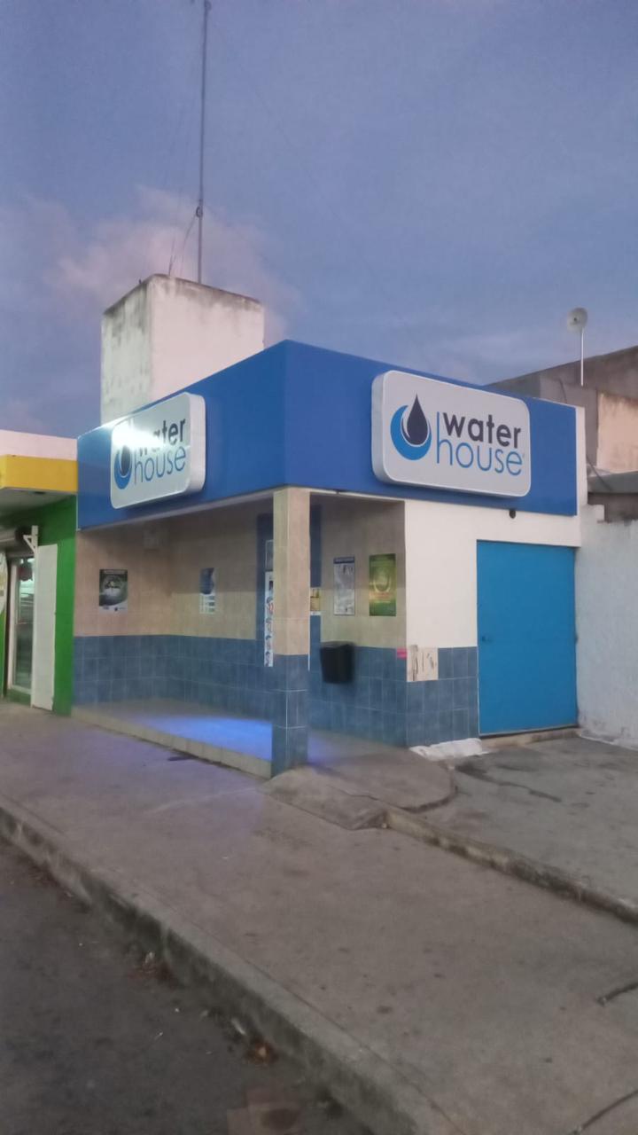Caja de luz fabricada por Publimpacto para Water House